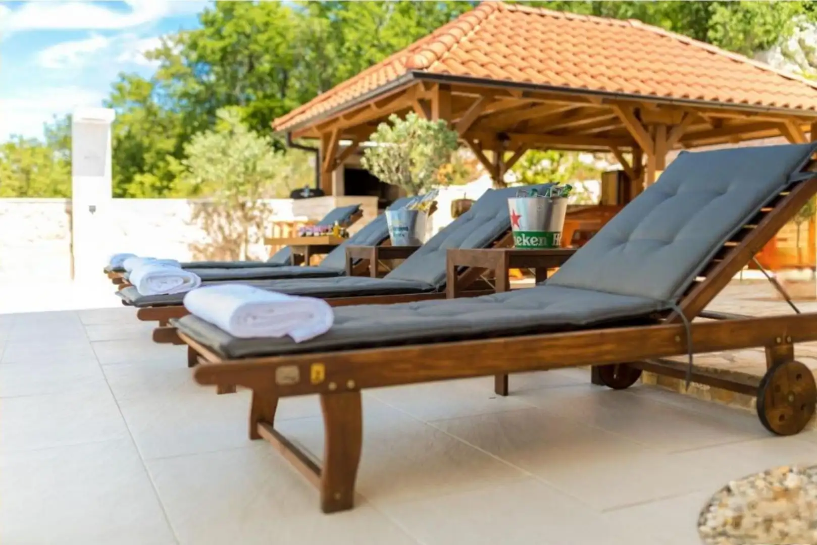 Hotels 365m² in Croatia, Klimno. Priced at 1650000€ rent photo-11