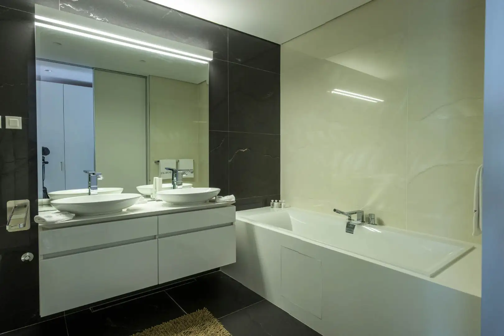 Flat 95m² in Montenegro, Budva. Priced at 1020000€ rent photo-13