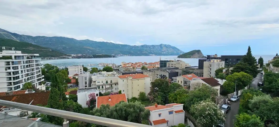 Flat 100m² in Montenegro, Budva. Priced at 240000€ rent photo-1