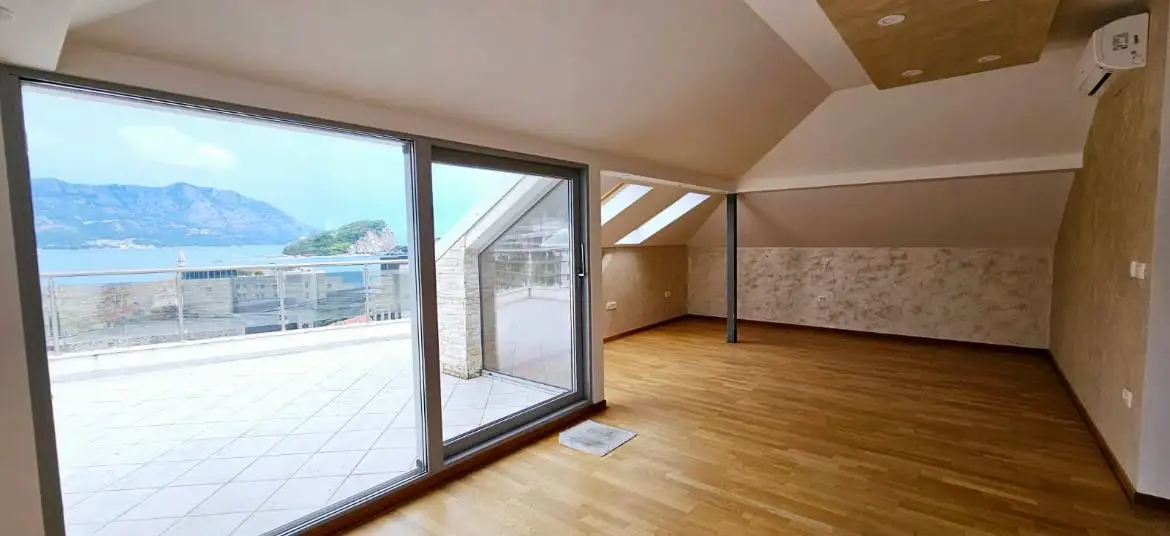 Flat 100m² in Montenegro, Budva. Priced at 240000€ rent photo-6