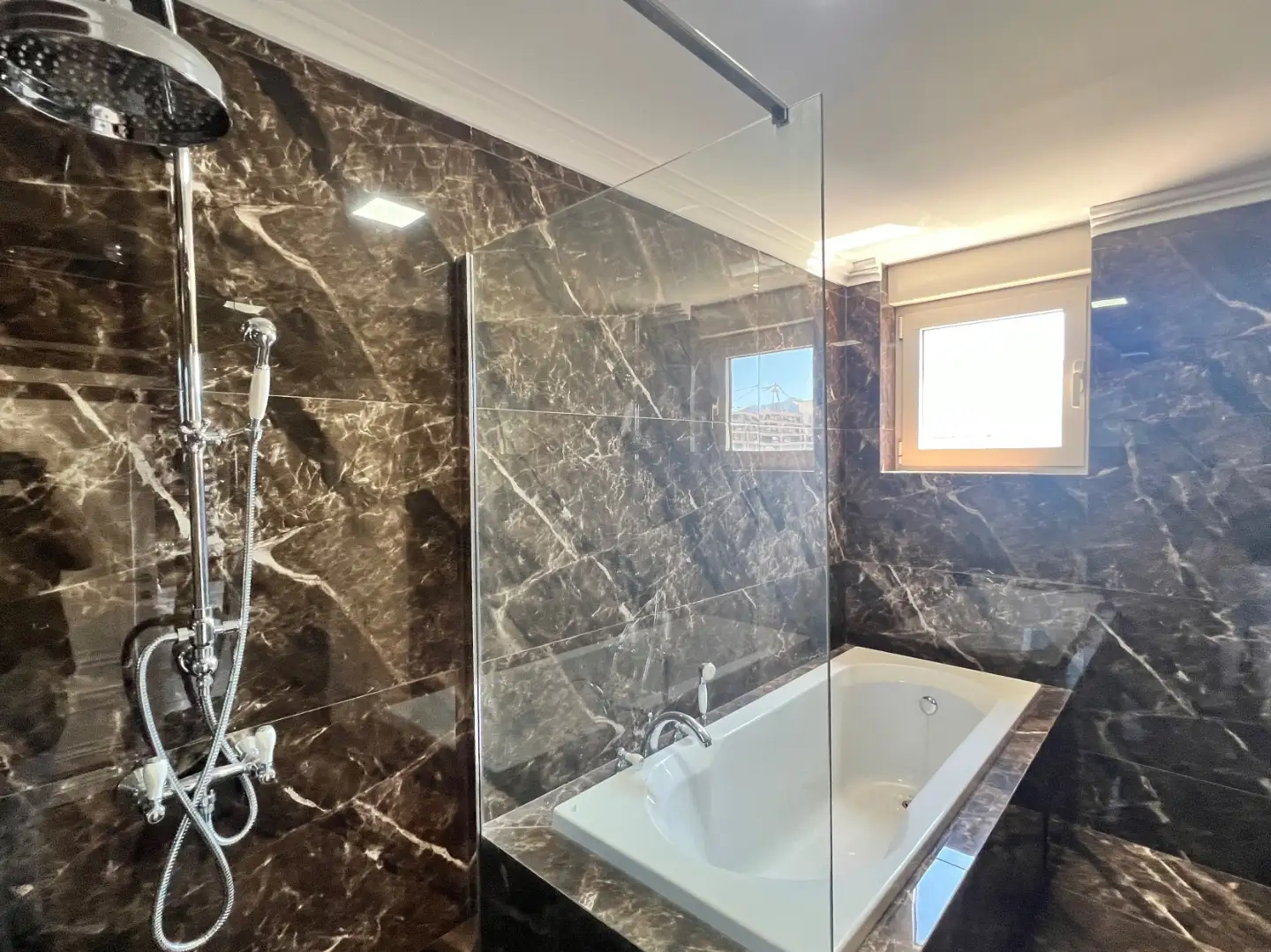 Flat 640m² in Montenegro, Budva. Priced at 1050000€ rent photo-10