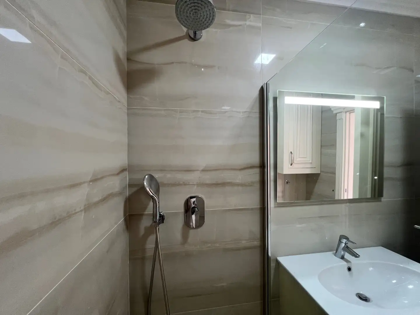 Flat 640m² in Montenegro, Budva. Priced at 1050000€ rent photo-28