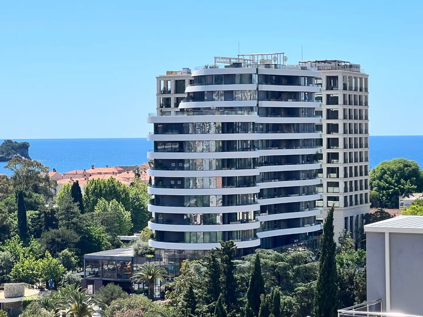 Flat 640m² in Montenegro, Budva. Priced at 1050000€ rent photo-35