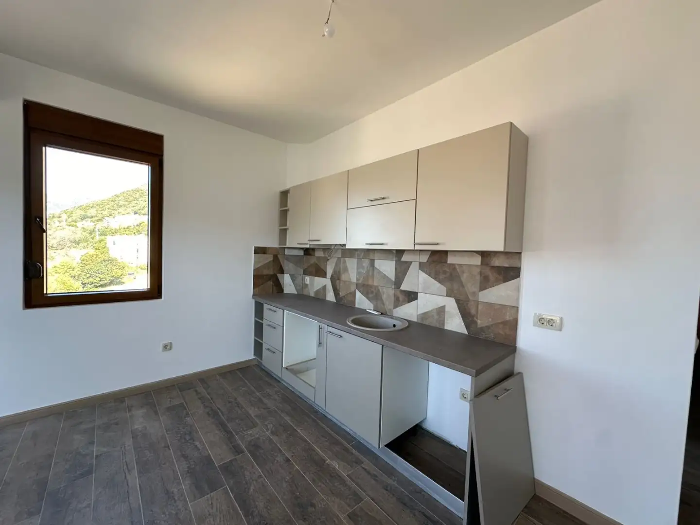 Flat 45m² in Montenegro, Kumbor. Priced at 150000€ rent photo-5