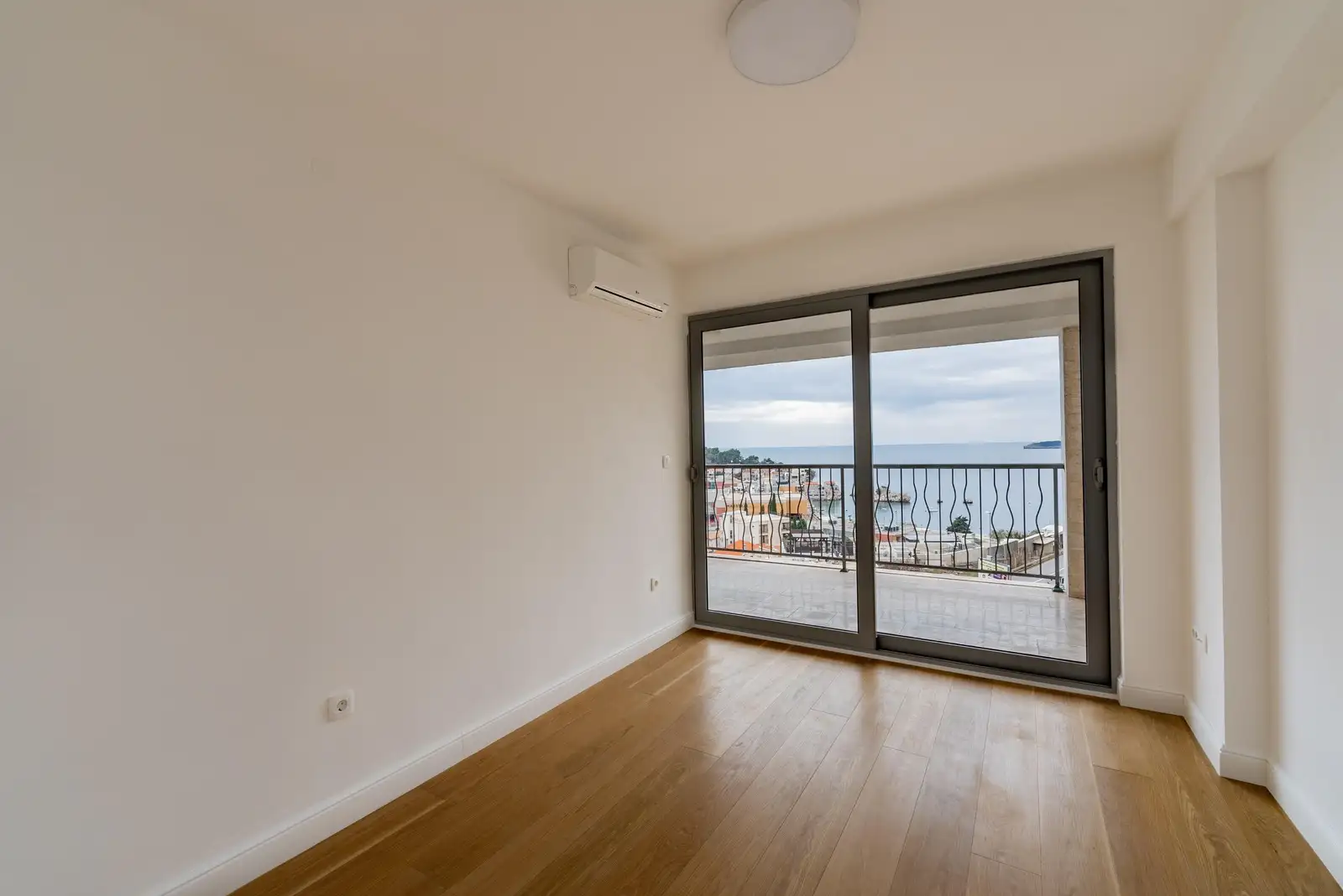 Flat 160m² in Montenegro, Przno. Priced at 499000€ rent photo-12