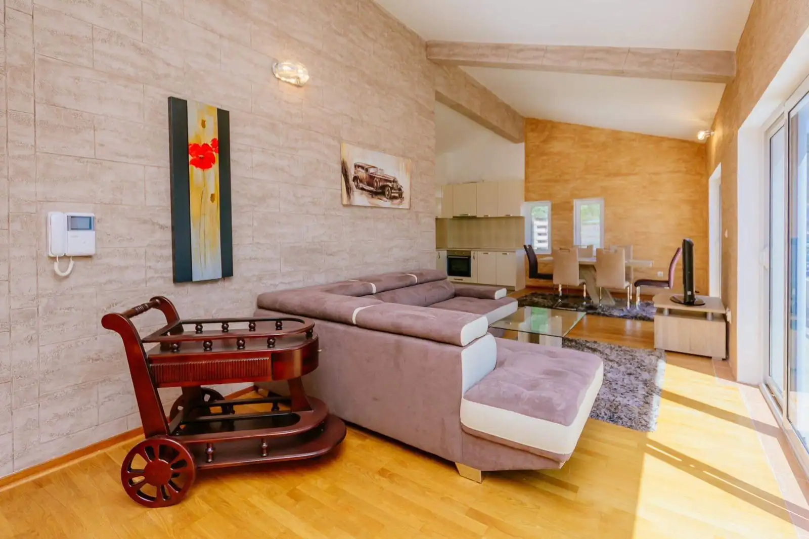 Flat 105m² in Montenegro, Petrovac. Priced at 330000€ rent photo-3