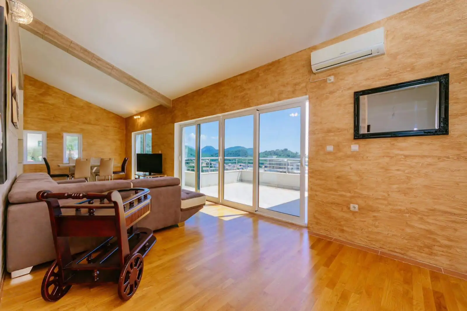 Flat 105m² in Montenegro, Petrovac. Priced at 330000€ rent photo-8