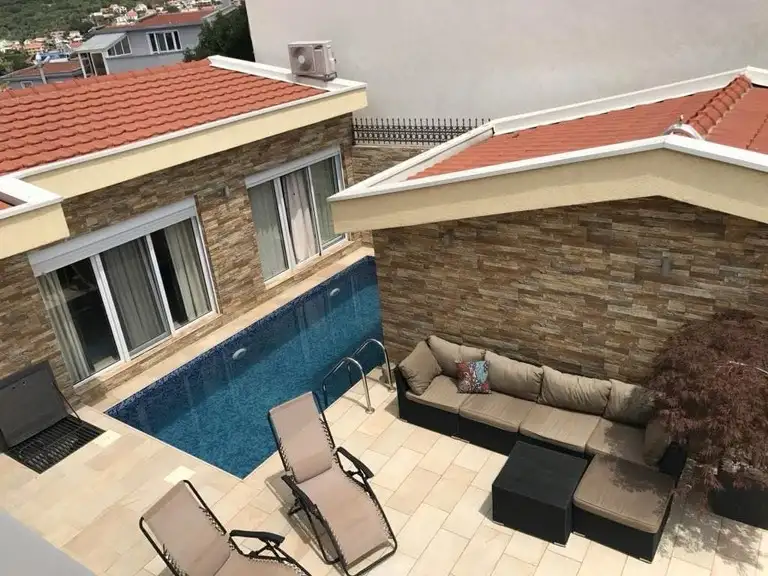 House 300m² in Montenegro, Dobra Voda. Priced at 320000€ rent photo-8