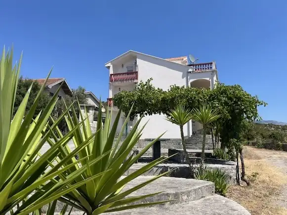 Hotels 300m² in Montenegro, Krimovica. Priced at 630000€ rent photo-1