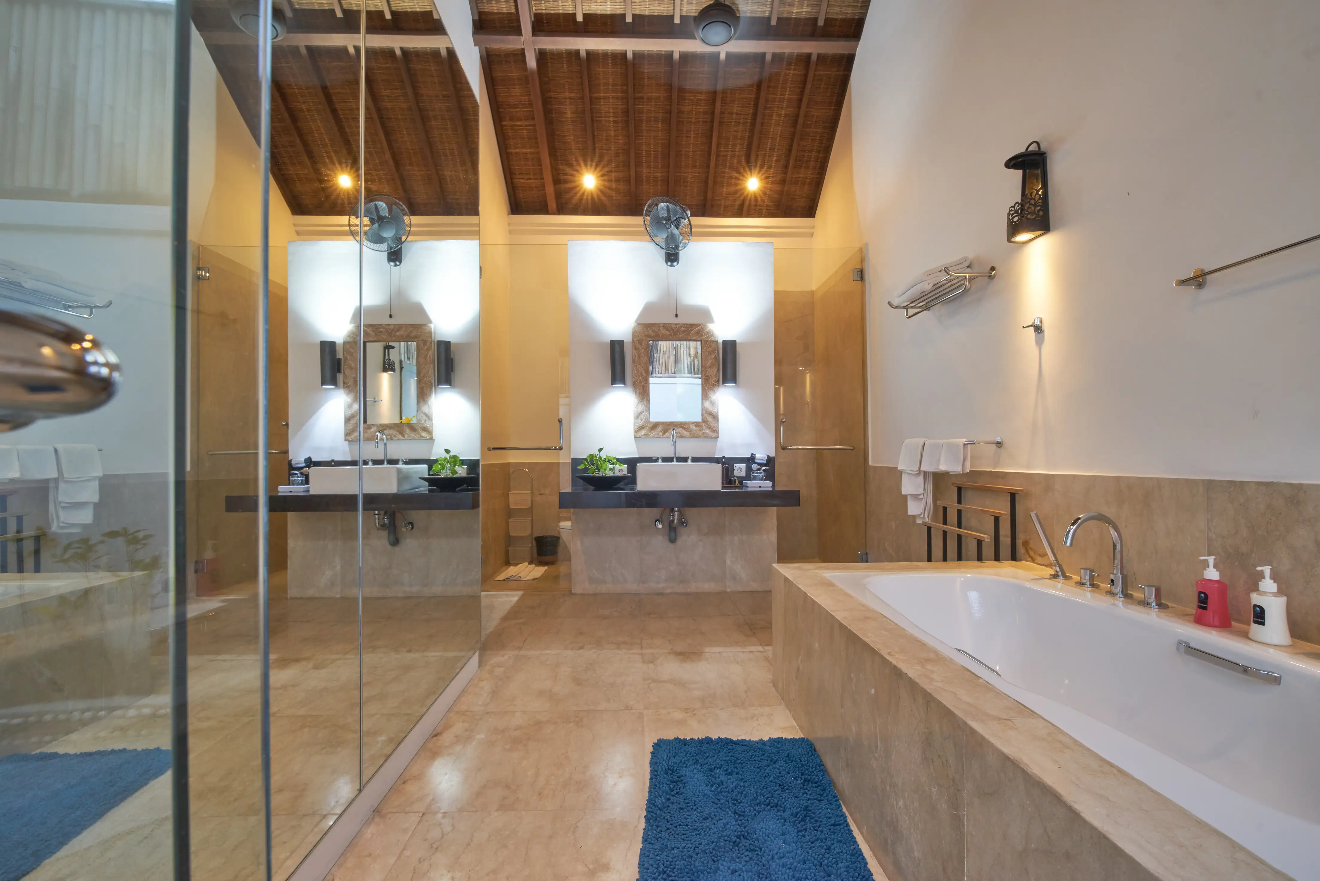 Villa 300m² in Indonesia, Seminyak. Priced at 40503$ rent photo-1