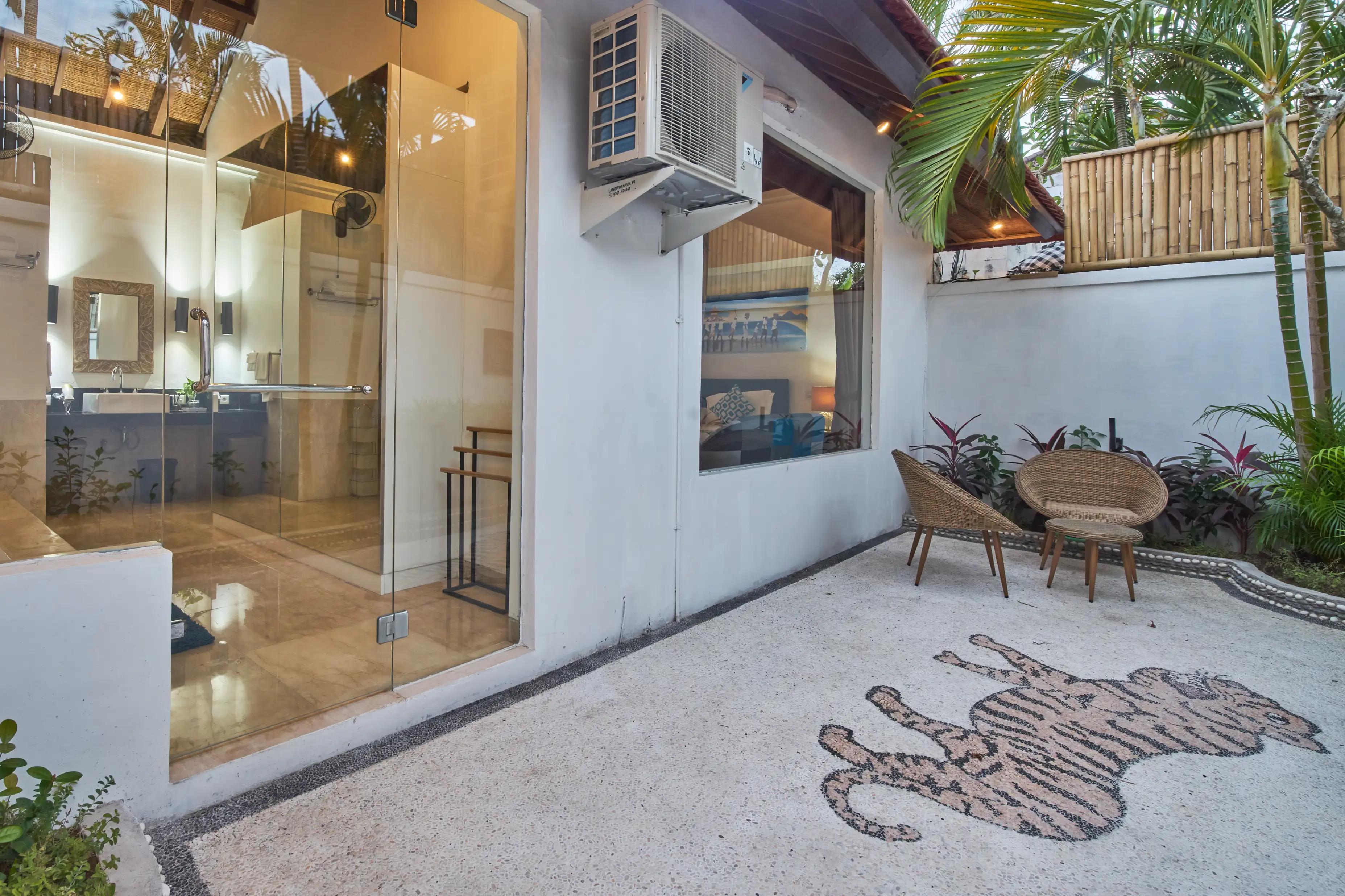 Villa 300m² in Indonesia, Seminyak. Priced at 40503$ rent photo-13