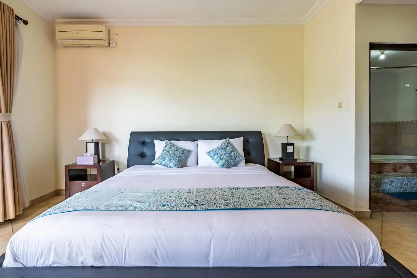 Villa 400m² in Indonesia, Bukit. Priced at 30722$ rent photo-3