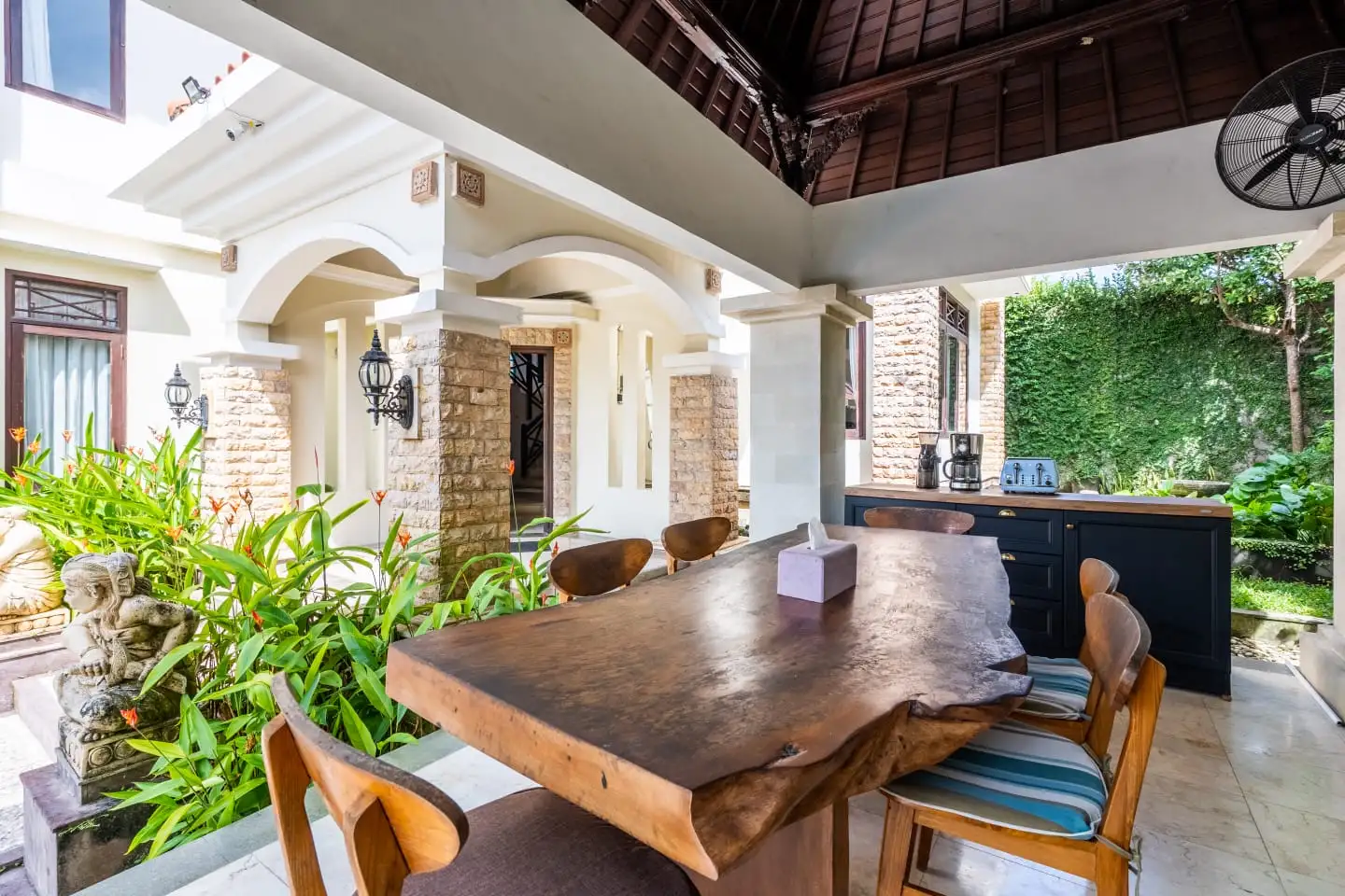 Villa 400m² in Indonesia, Bukit. Priced at 30722$ rent photo-6