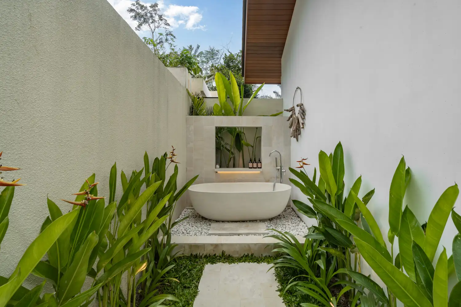 Villa 300m² in Indonesia, Ubud. Priced at 570000$ rent photo-10