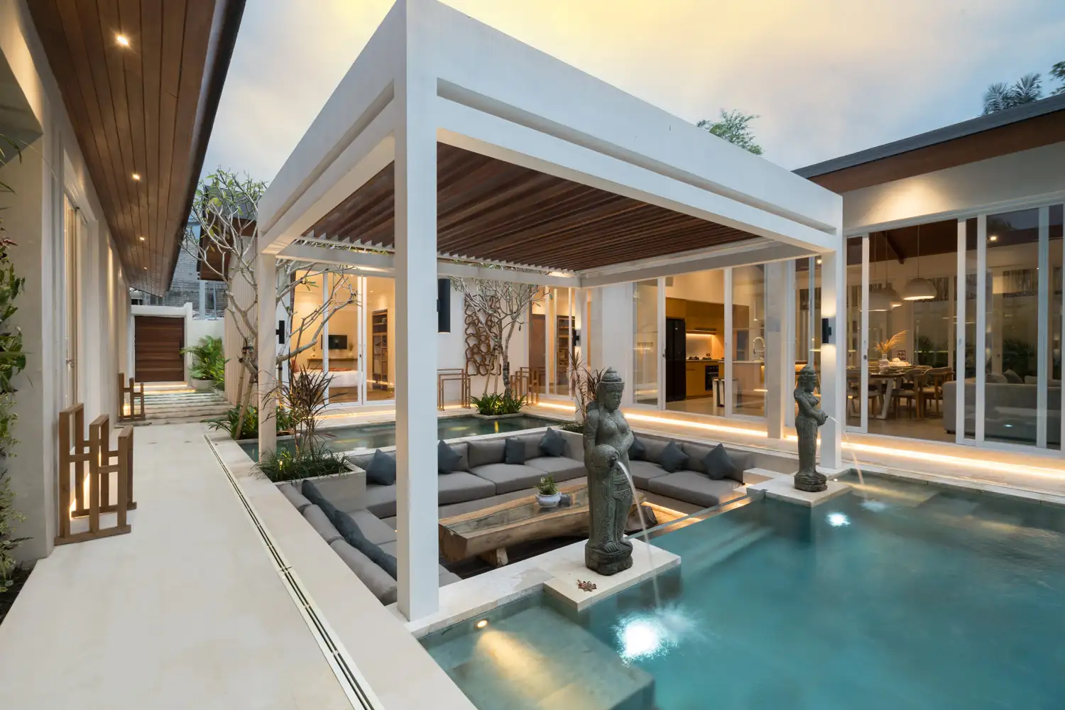 Villa 300m² in Indonesia, Ubud. Priced at 570000$ rent photo-17