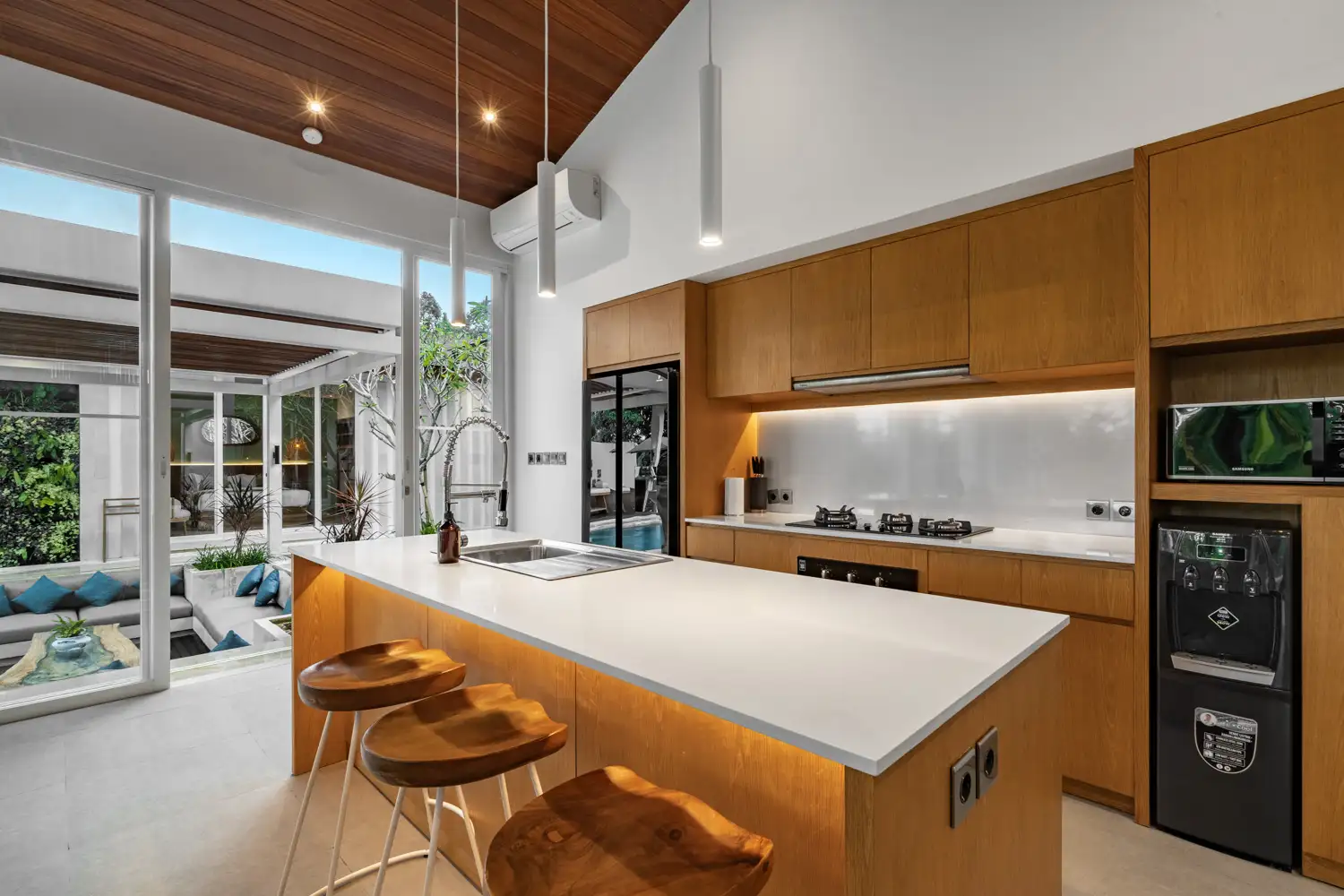 Villa 300m² in Indonesia, Ubud. Priced at 570000$ rent photo-19