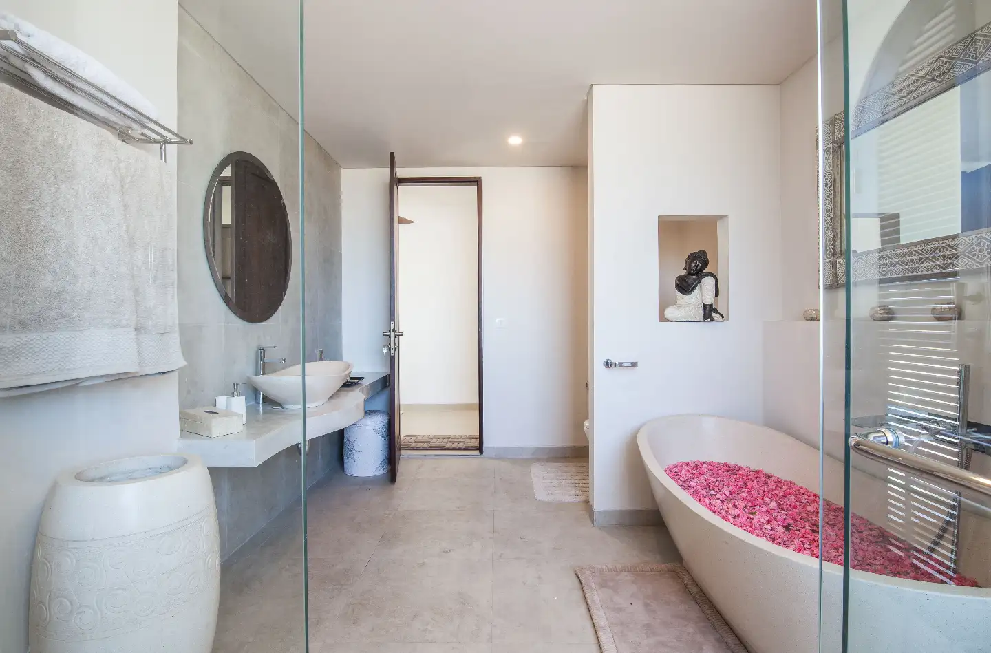 Villa 560m² in Indonesia, Bukit. Priced at 70000$ rent photo-15