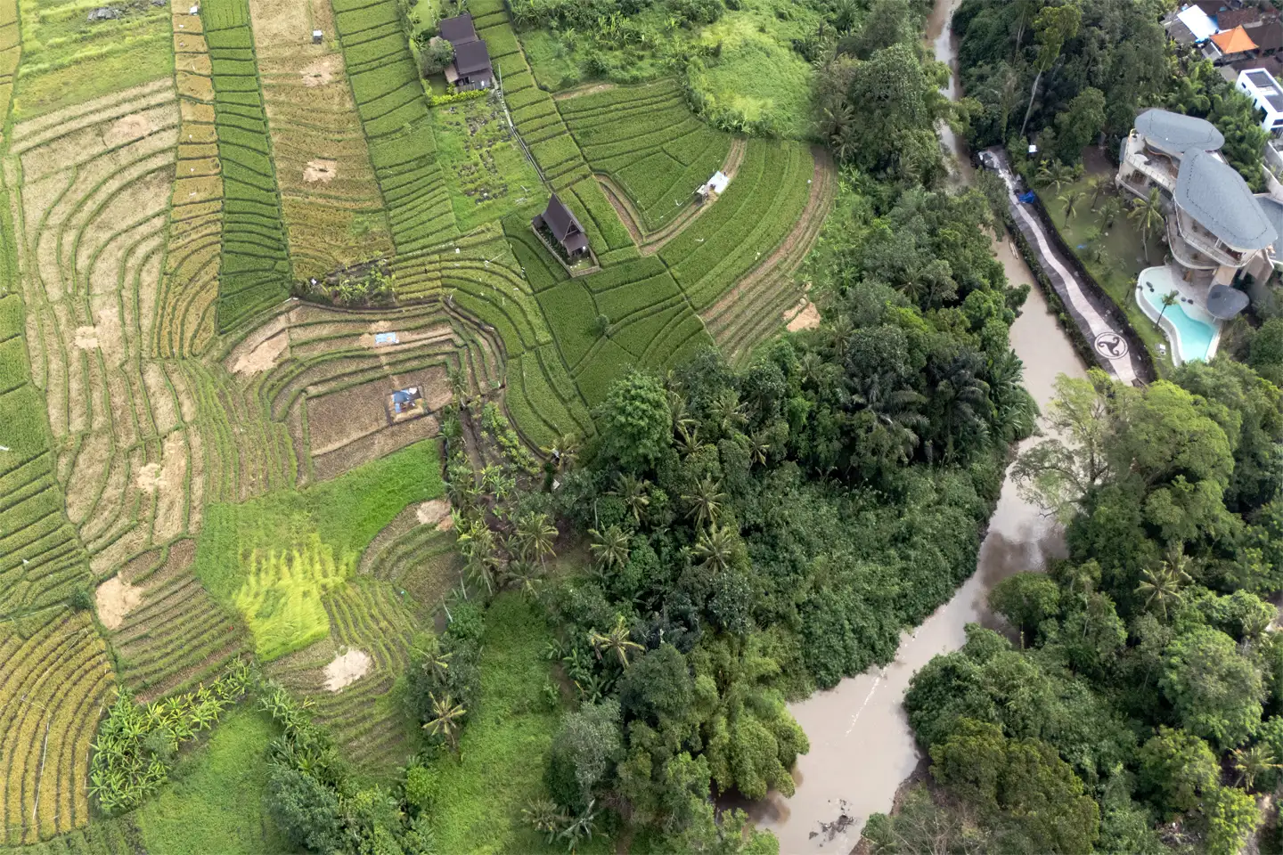 Land 0m² in Indonesia, Tabanan. Priced at 424300$ rent photo-3