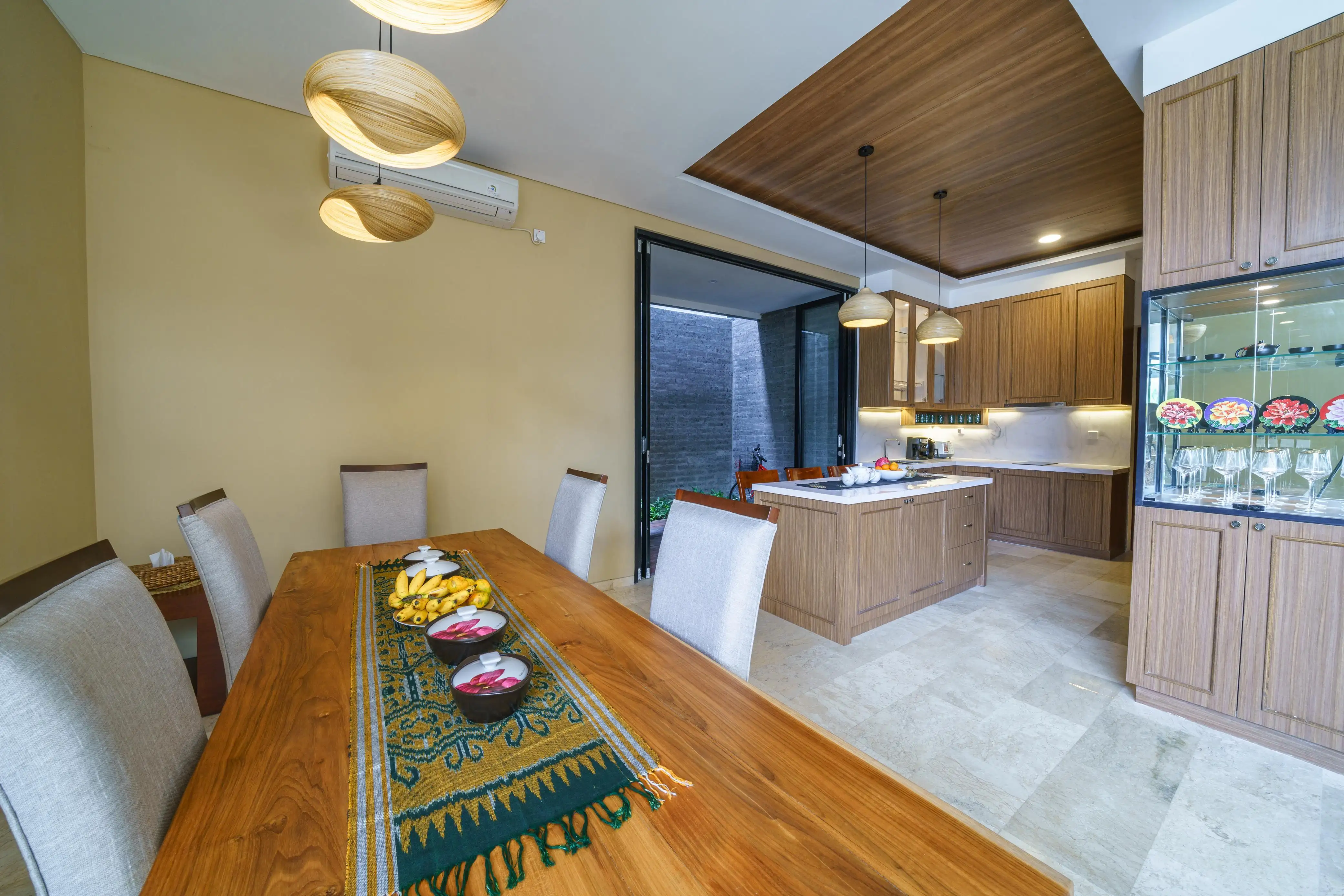 Villa 600m² in Indonesia, Kerobokan. Priced at 51525$ rent photo-6