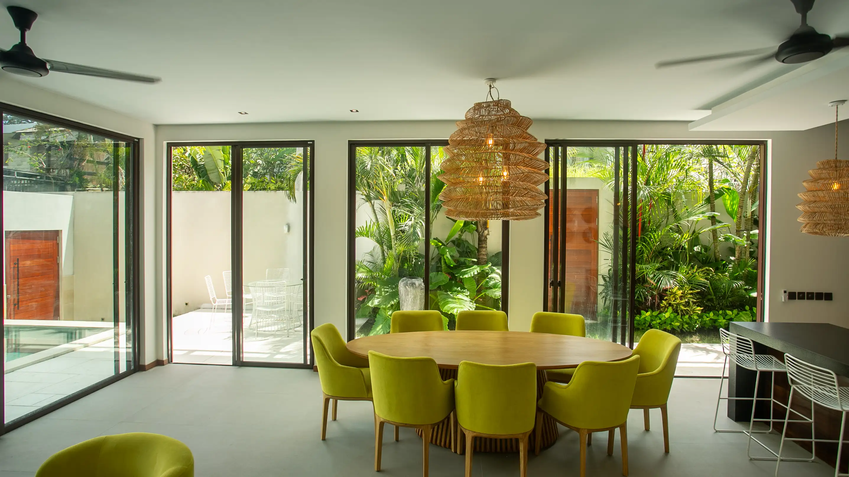 Villa 195m² in Indonesia, Umalas. Priced at 480000$ rent photo-16