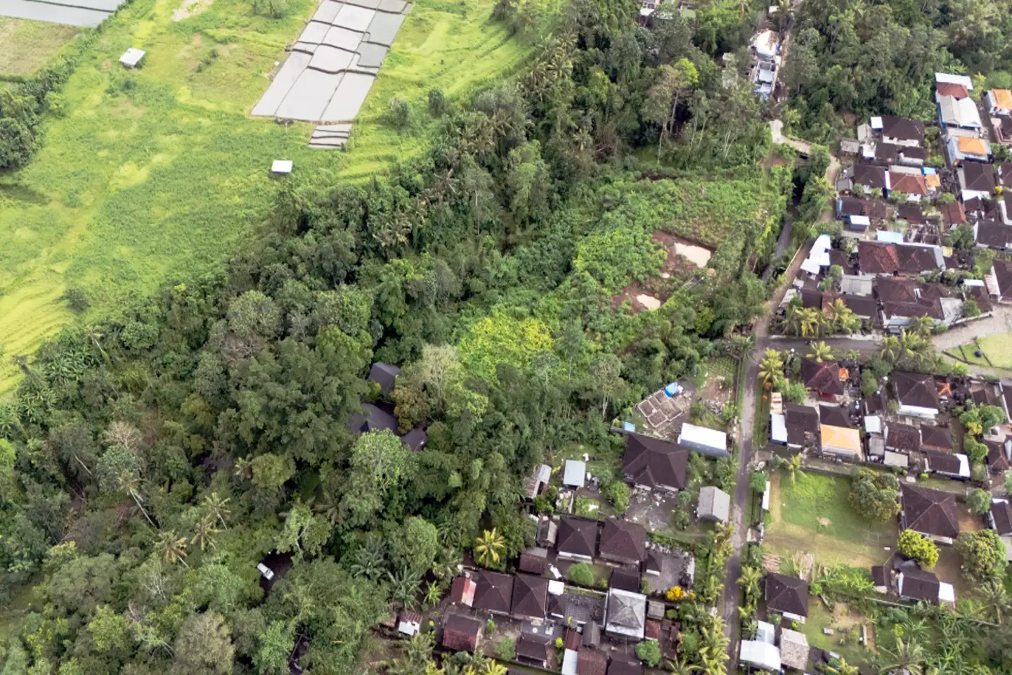 Land 0m² in Indonesia, Tabanan. Priced at 837650$ rent photo-2