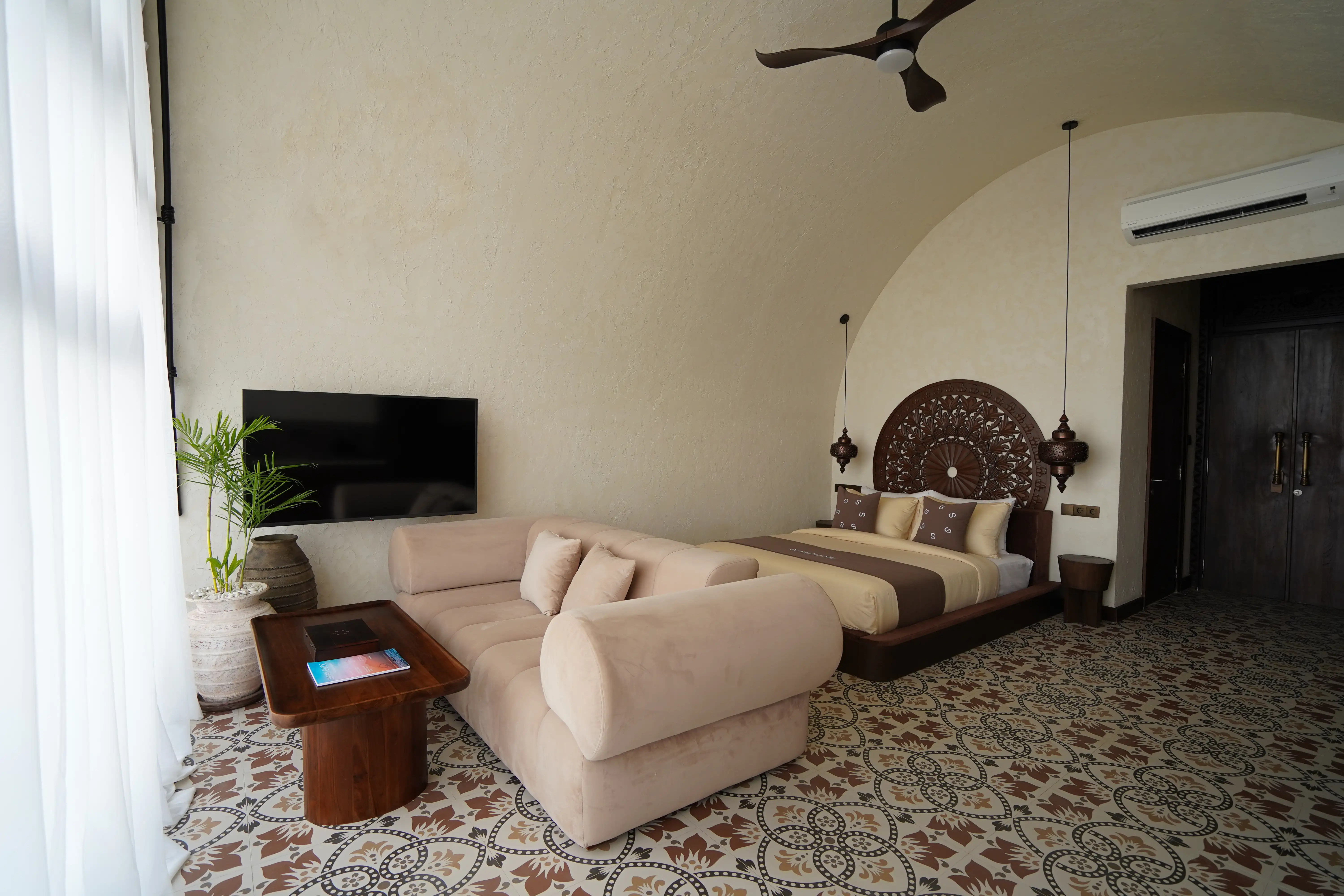 Flat 50m² in Indonesia, Bukit. Priced at 200000$ rent photo-11