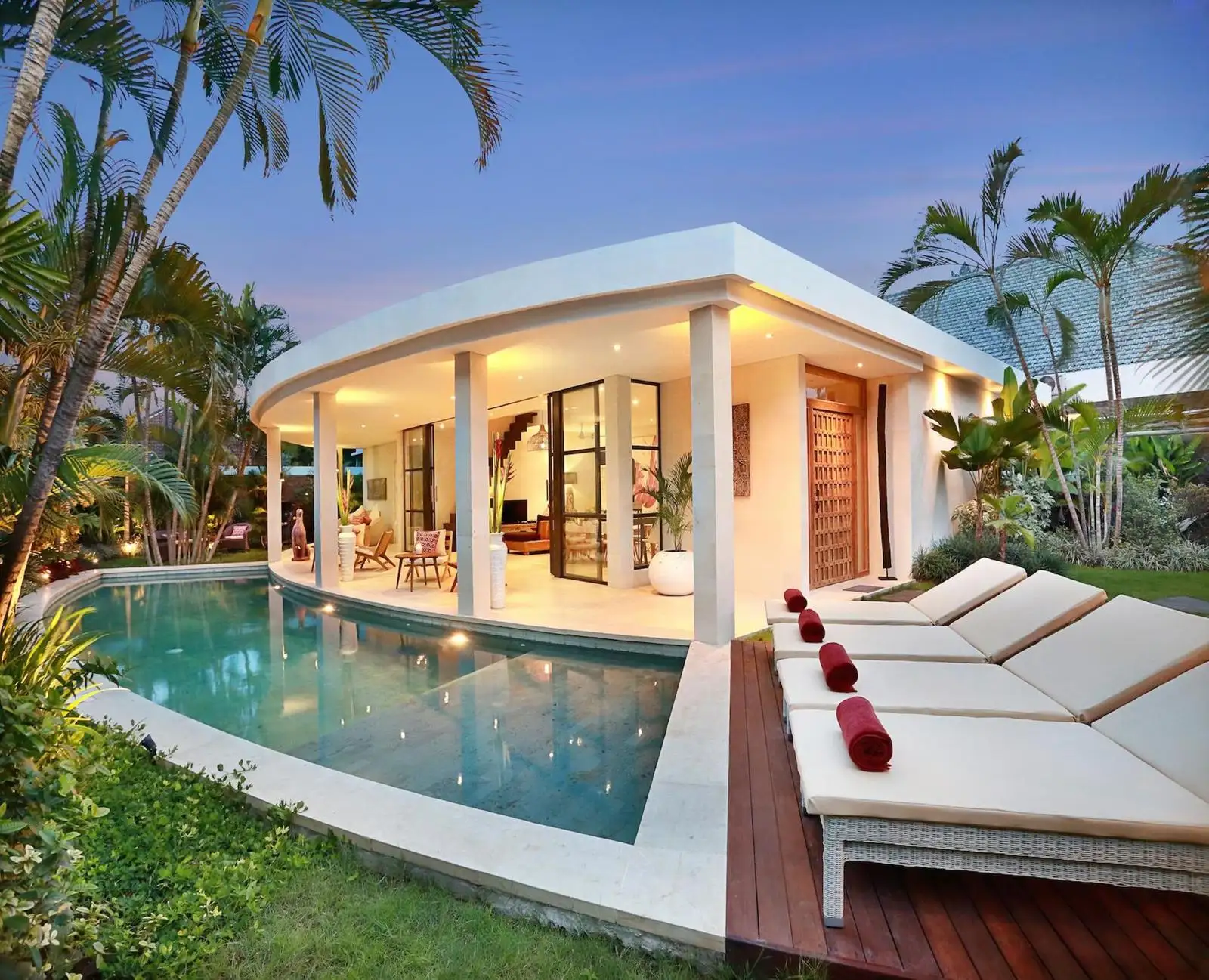 Villa 300m² in Indonesia, Seminyak. Priced at 700000$ rent photo-12