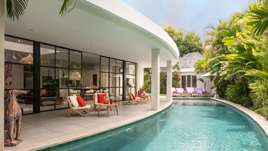 Villa 300m² in Indonesia, Seminyak. Priced at 700000$ rent photo-13