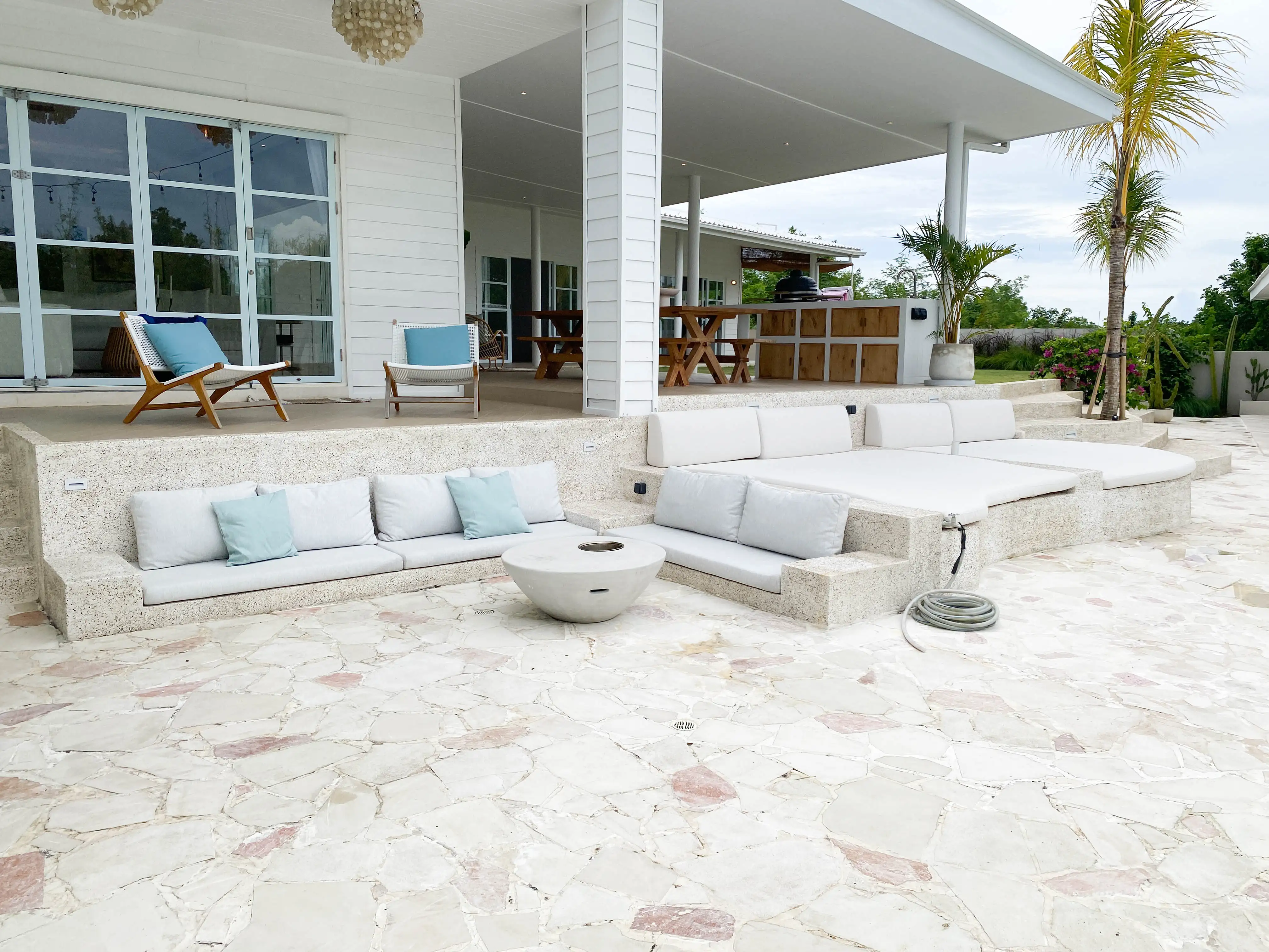 Villa 425m² in Indonesia, Bukit. Priced at 975000$ rent photo-2