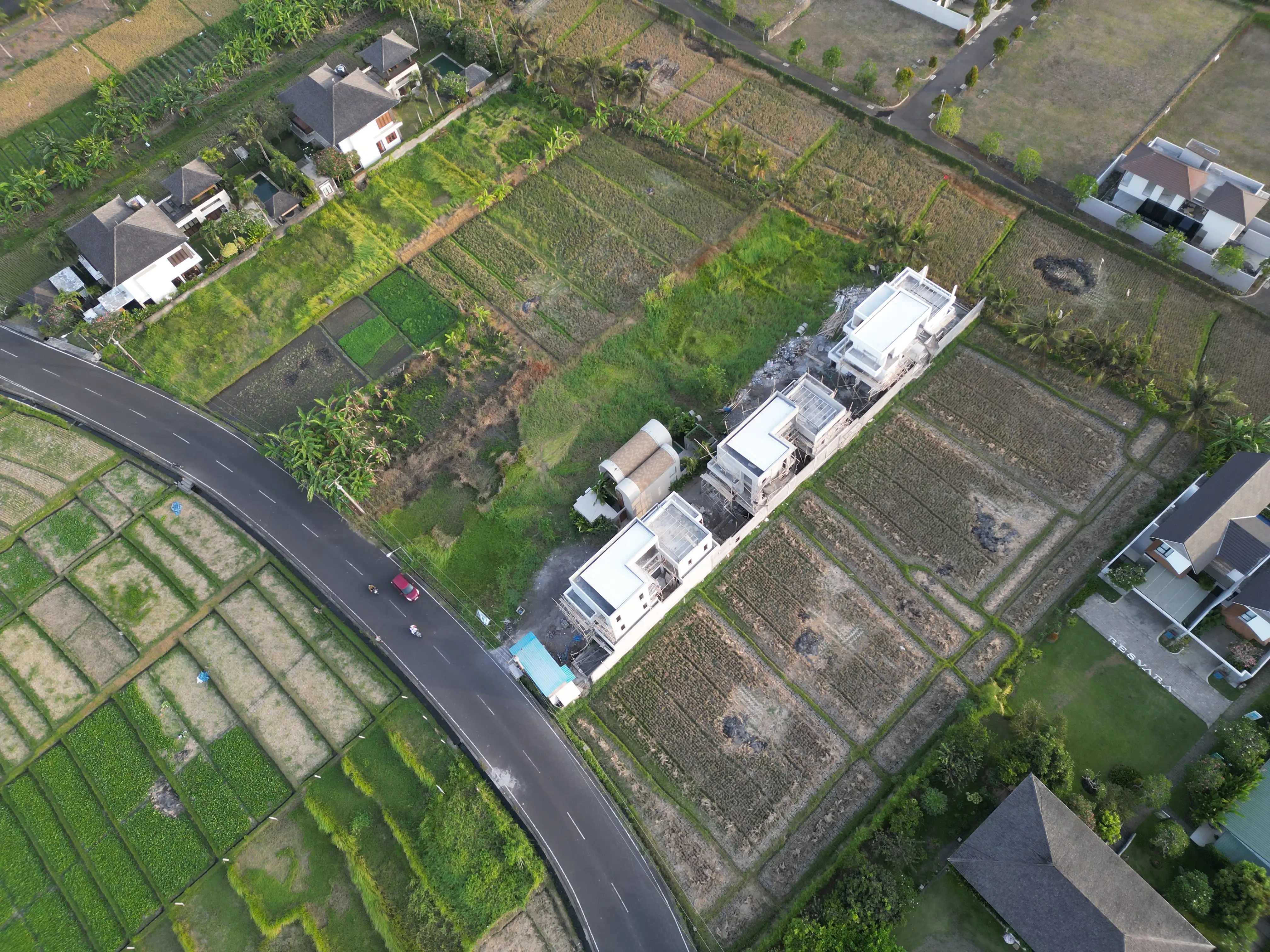Land 0m² in Indonesia, Kedungu. Priced at 281656$ rent photo-1
