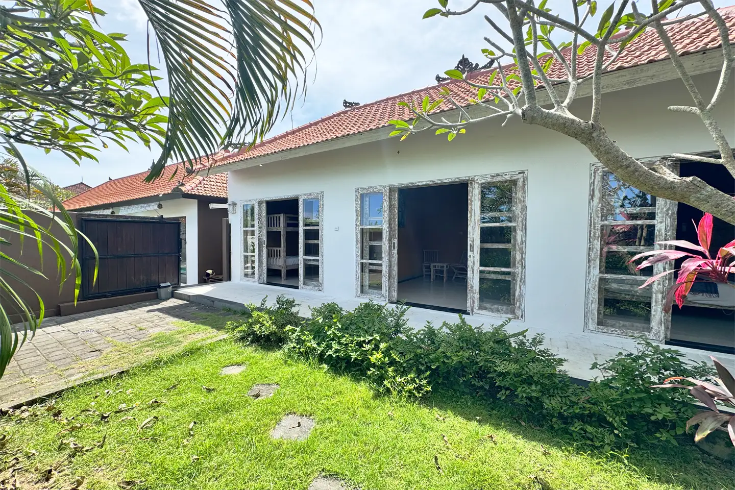 Villa 350m² in Indonesia, Bukit. Priced at 23700$ rent photo-3