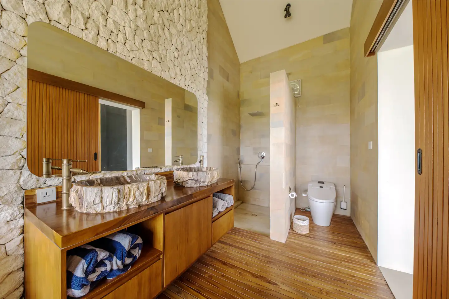 Villa 547m² in Indonesia, Canggu. Priced at 1250000$ rent photo-9