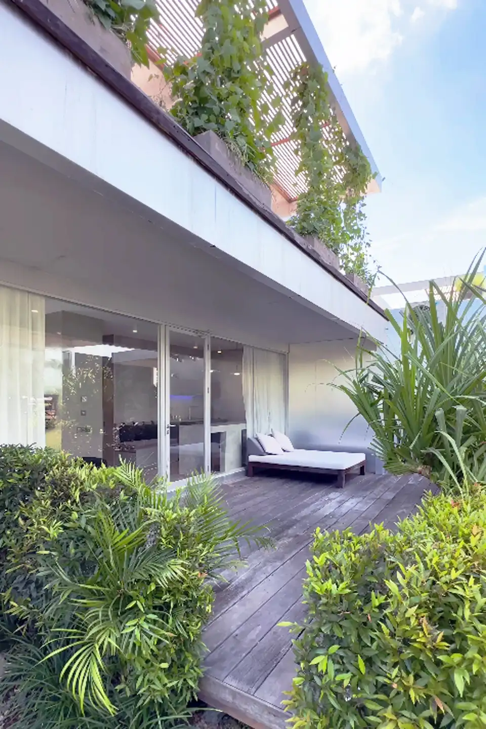 Flat 45m² in Indonesia, Canggu. Priced at 105000$ rent photo-9