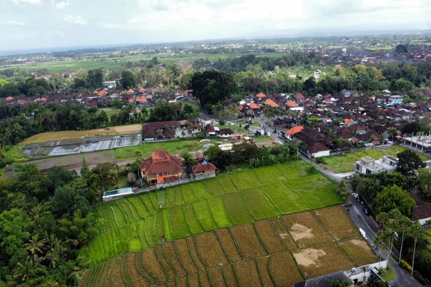 Land 0m² in Indonesia, Tabanan. Priced at 612840$ rent photo-2