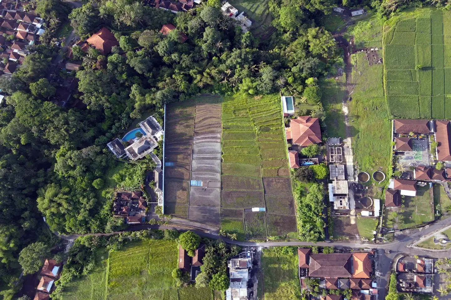 Land 0m² in Indonesia, Tabanan. Priced at 612840$ rent photo-3