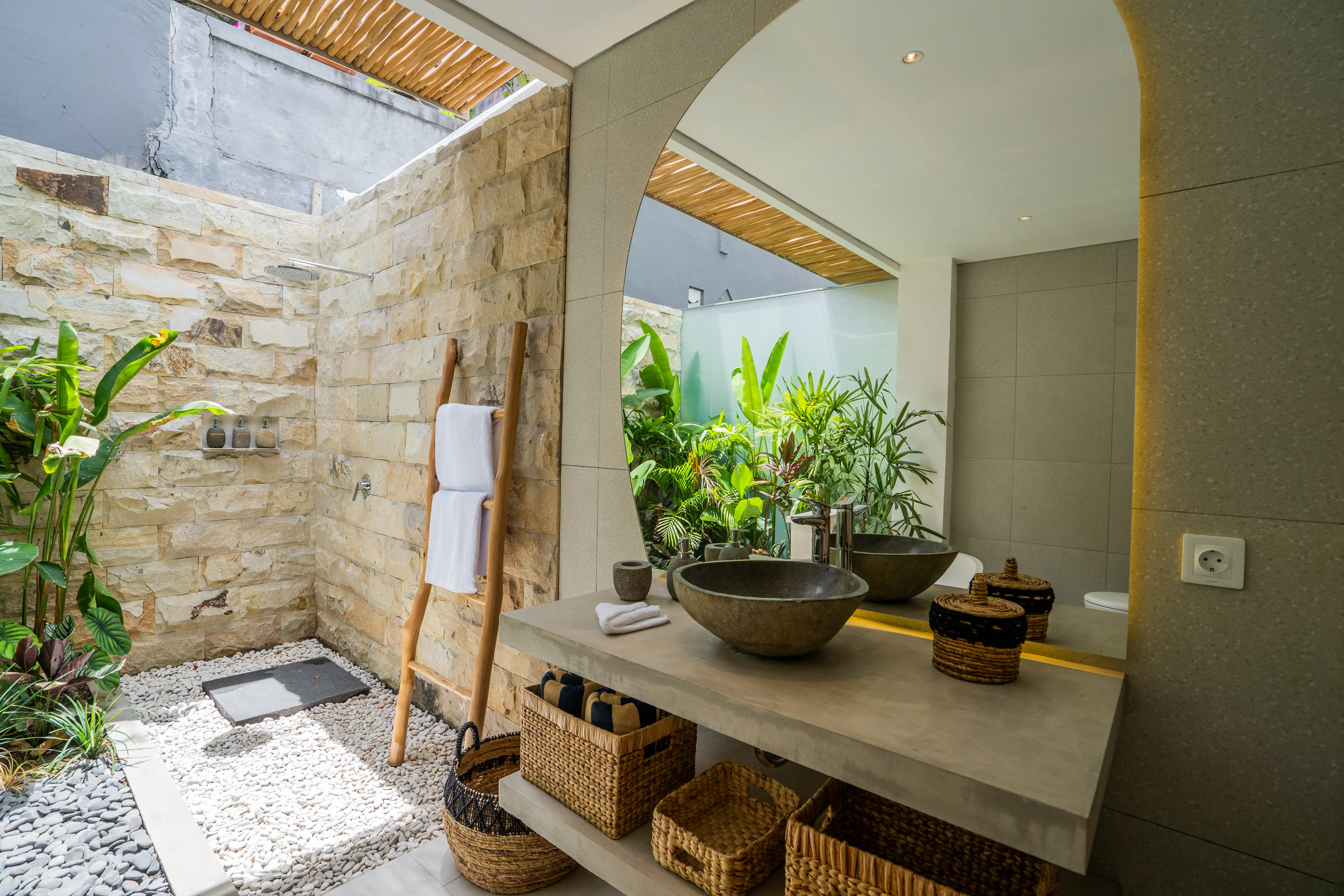 Villa 189m² in Indonesia, Kerobokan. Priced at 470000$ rent photo-32