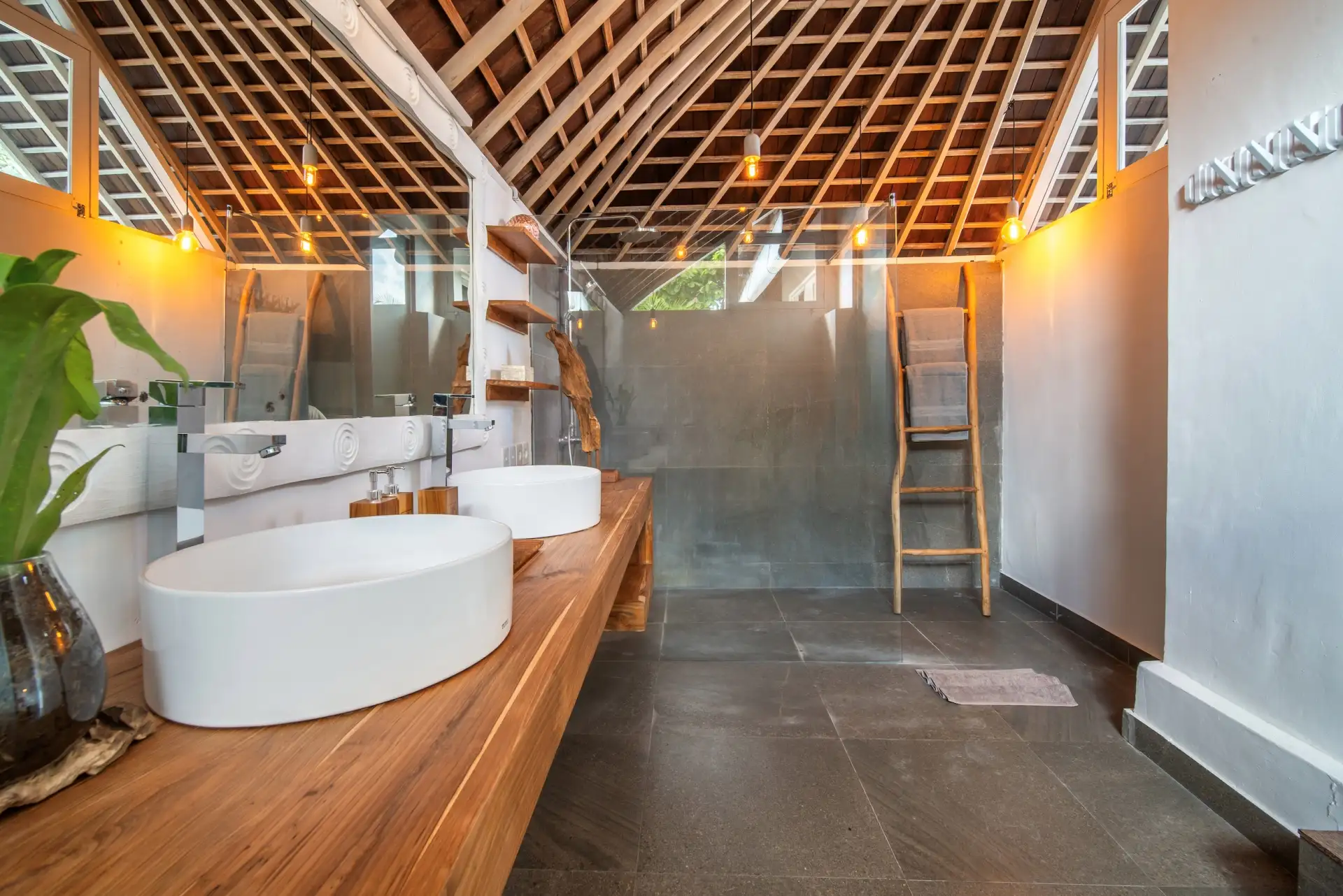 Villa 640m² in Indonesia, Canggu. Priced at 60000$ rent photo-13