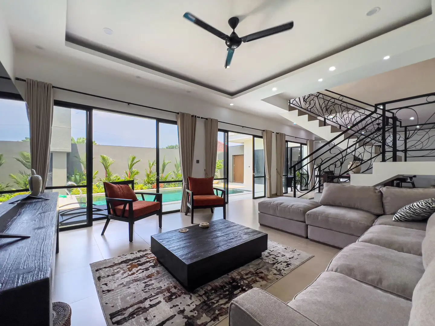 Villa 240m² in Indonesia, Kerobokan. Priced at 40000$ rent photo-8