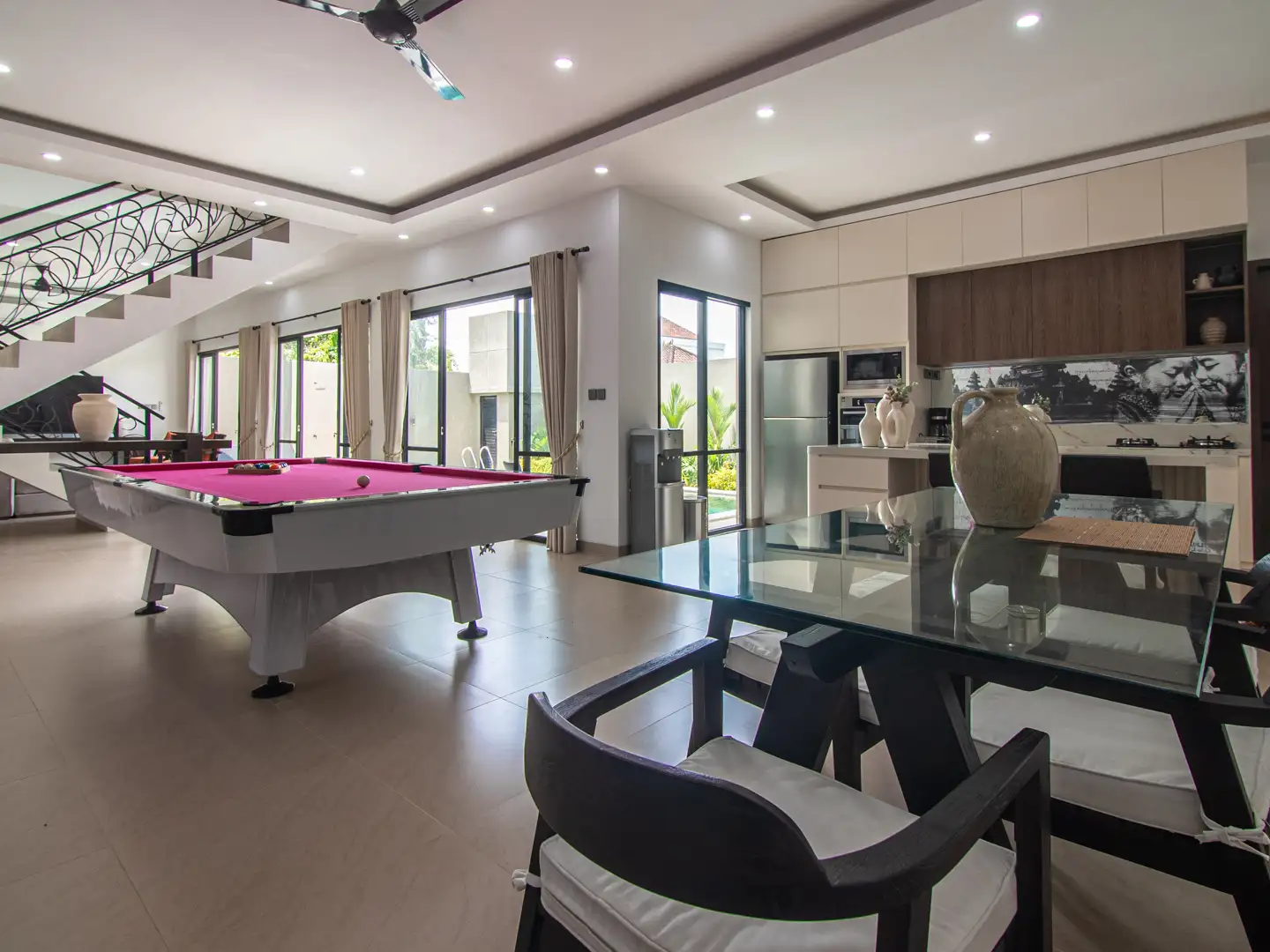 Villa 240m² in Indonesia, Kerobokan. Priced at 40000$ rent photo-14