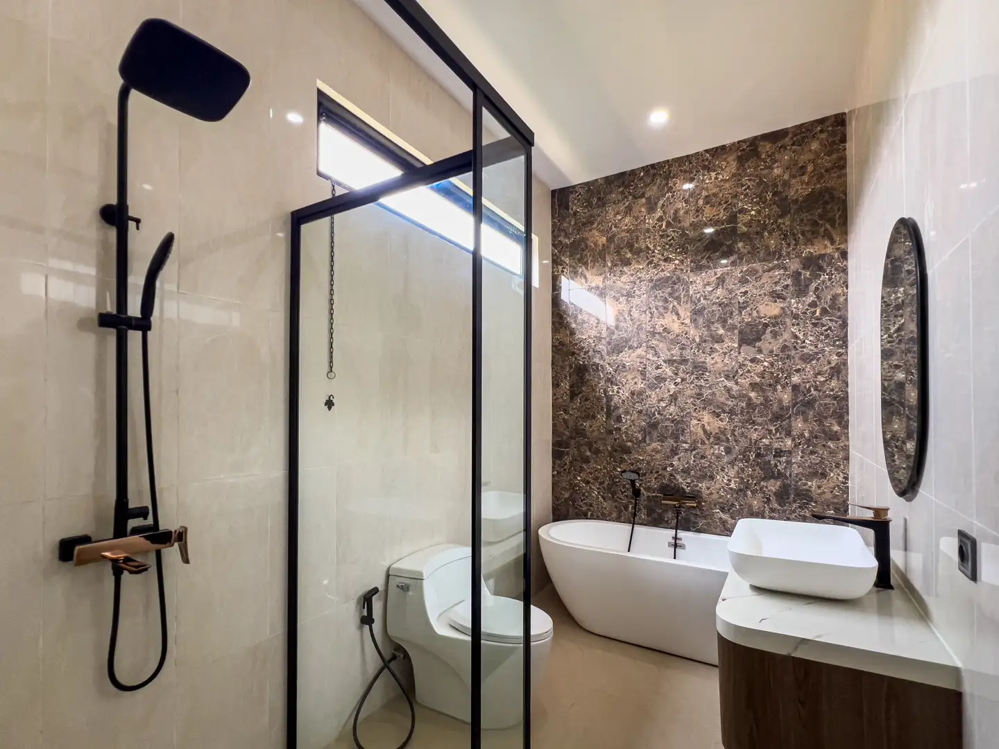 Villa 240m² in Indonesia, Kerobokan. Priced at 40000$ rent photo-18
