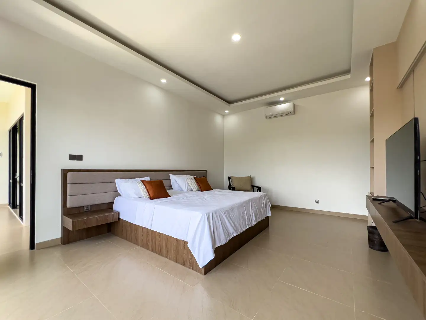 Villa 240m² in Indonesia, Kerobokan. Priced at 40000$ rent photo-20