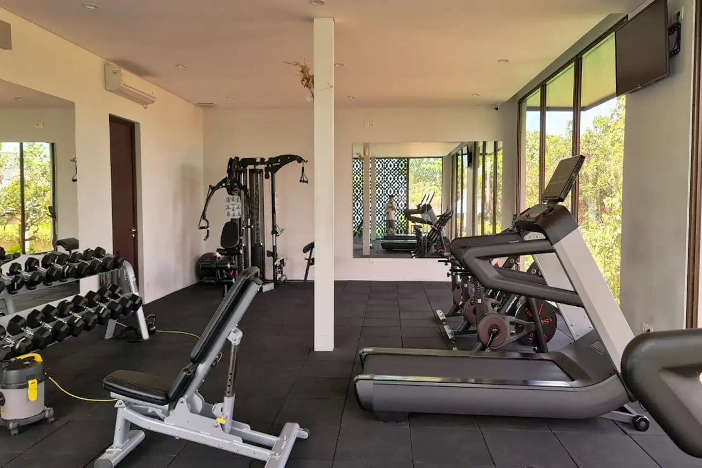 Villa 238m² in Indonesia, Kedungu. Priced at 25599$ rent photo-3