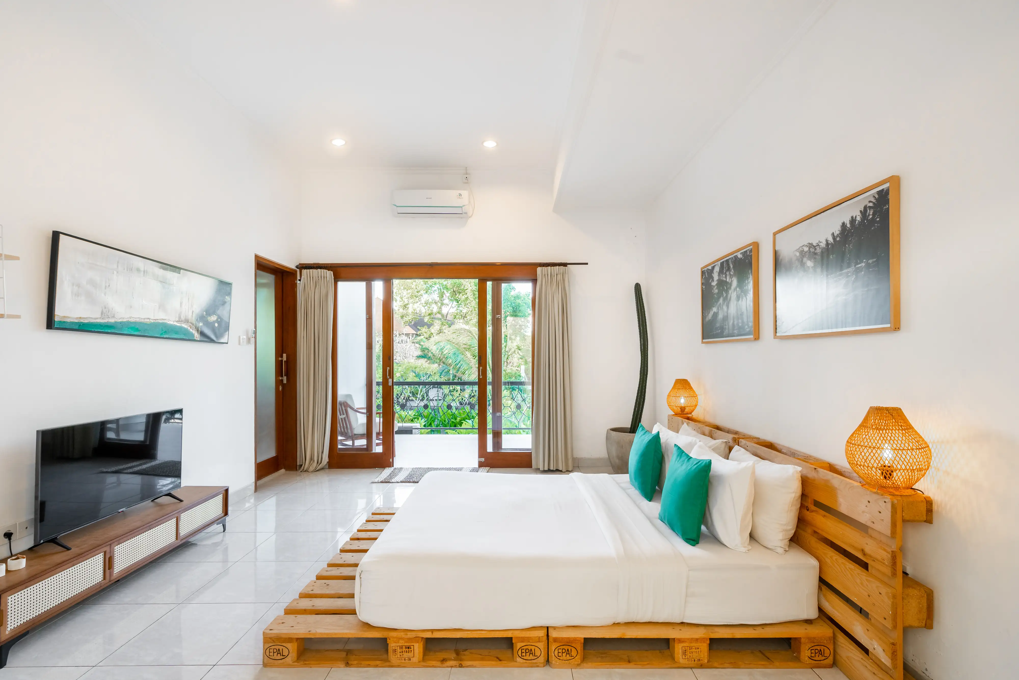 Villa 200m² in Indonesia, Canggu. Priced at 24230$ rent photo-3