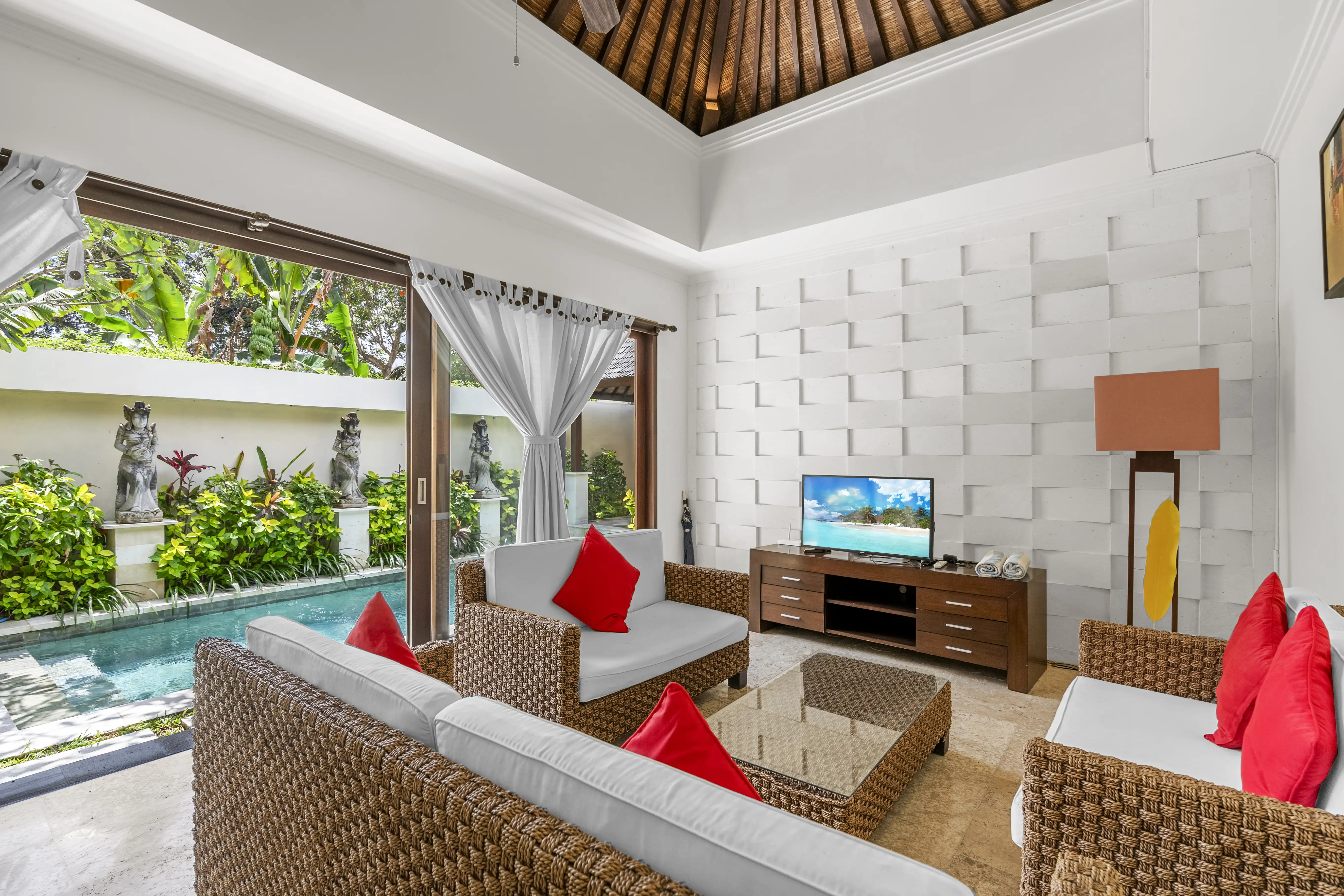 Villa 180m² in Indonesia, Bukit. Priced at 21700$ rent photo-12