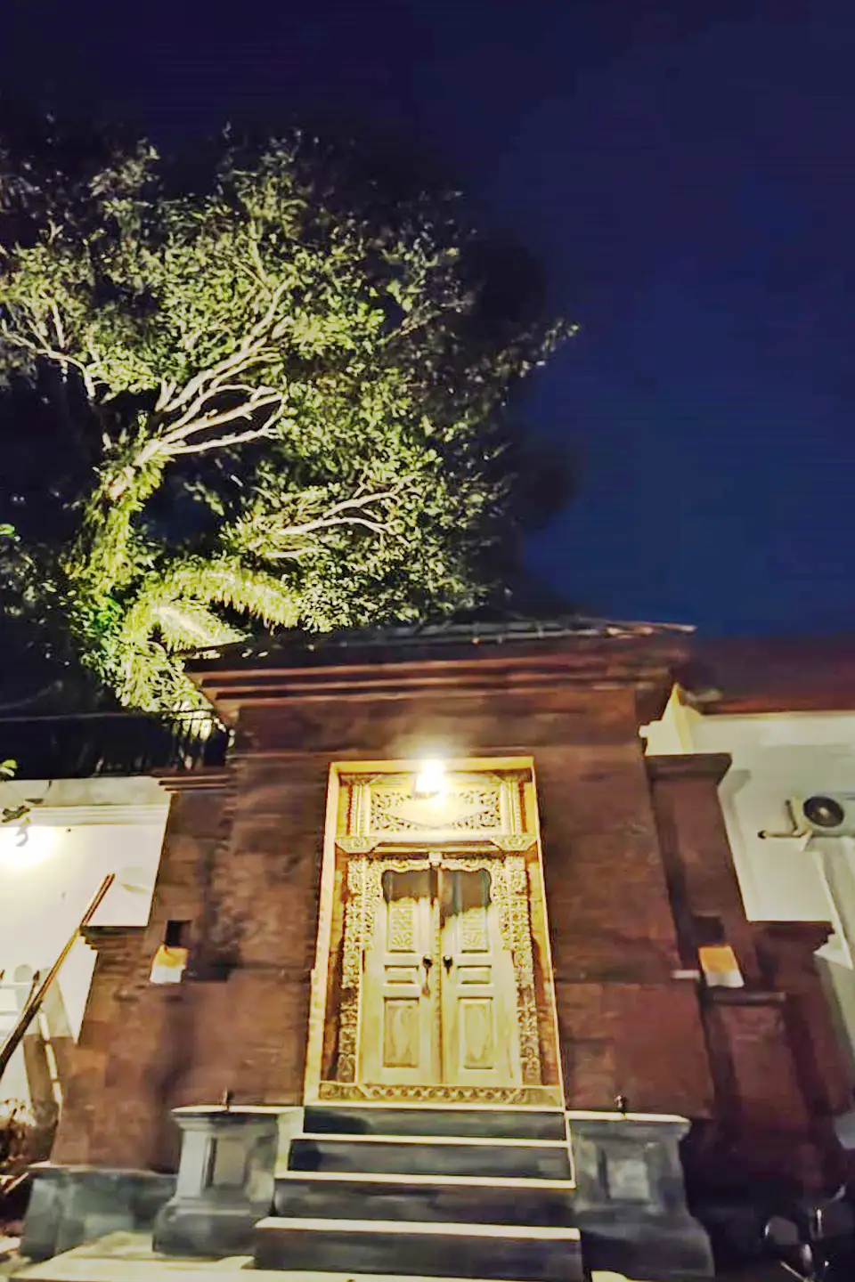 Villa 400m² in Indonesia, East-Bali. Priced at 23581$ rent photo-4