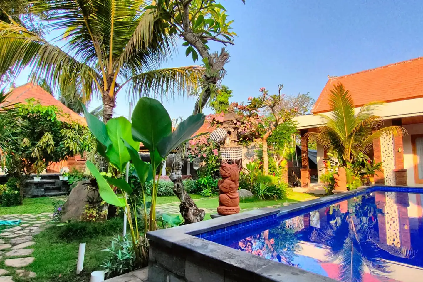 Villa 400m² in Indonesia, East-Bali. Priced at 23581$ rent photo-12