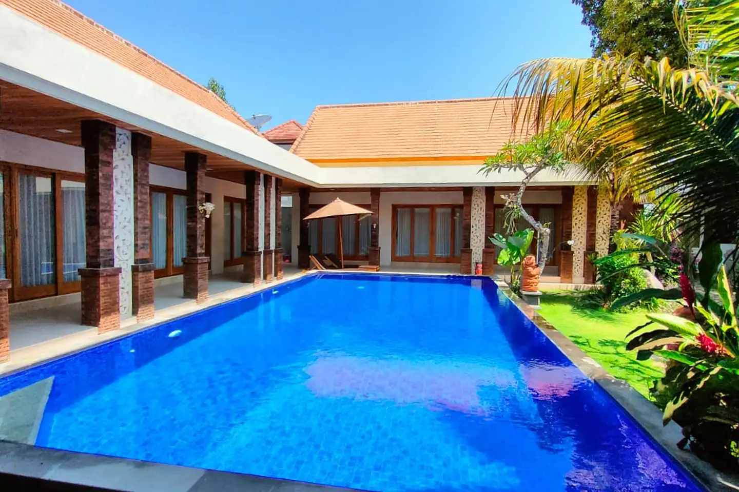 Villa 400m² in Indonesia, East-Bali. Priced at 23581$ rent photo-15