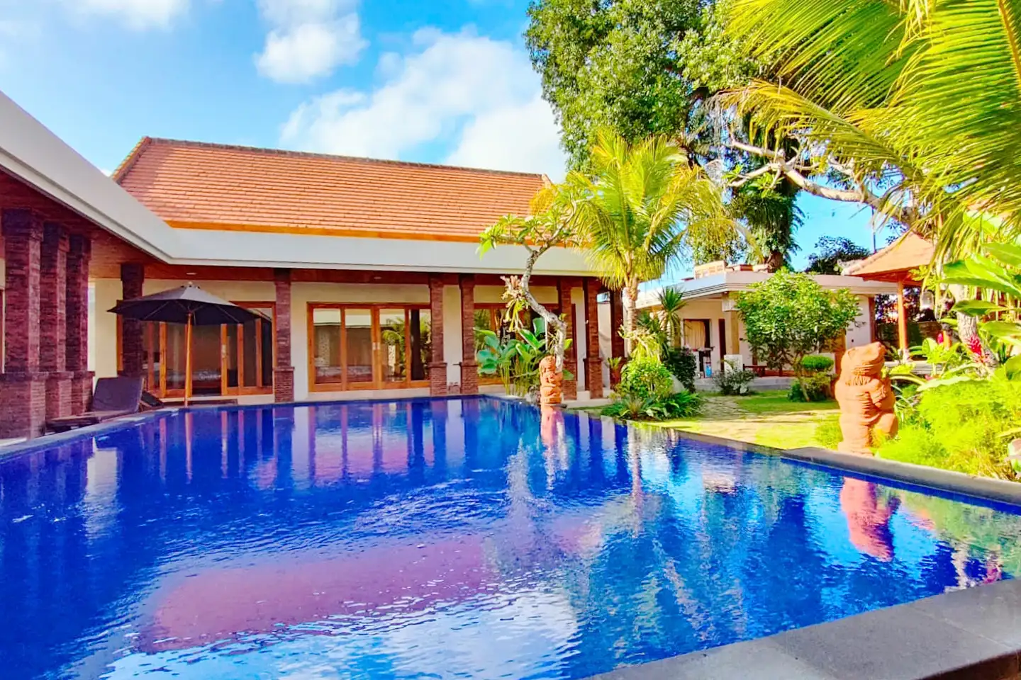 Villa 400m² in Indonesia, East-Bali. Priced at 23581$ rent photo-17