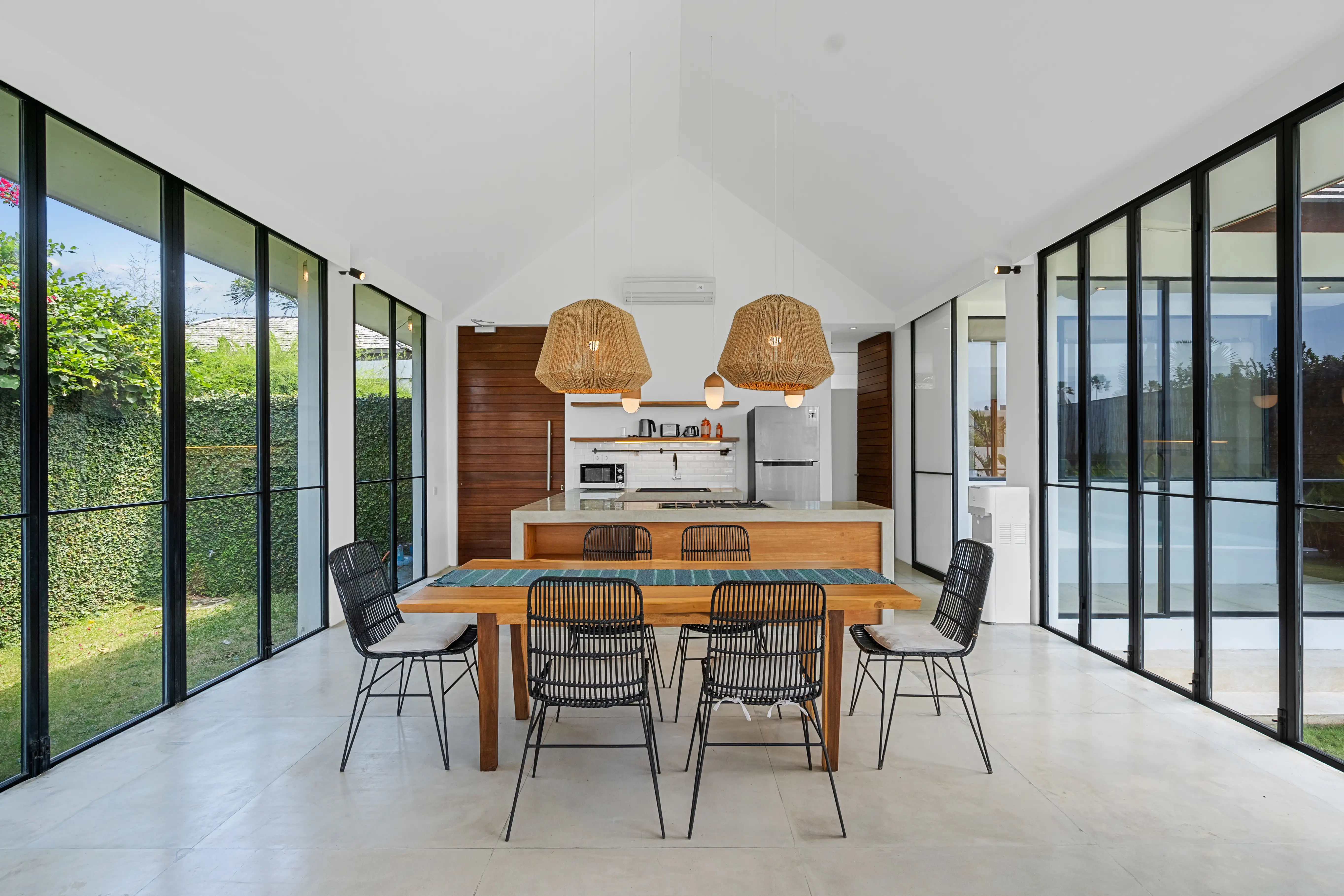 Villa 150m² in Indonesia, Canggu. Priced at 30830$ rent photo-12