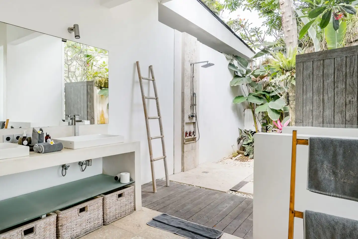 Villa 300m² in Indonesia, Canggu. Priced at 58000$ rent photo-14